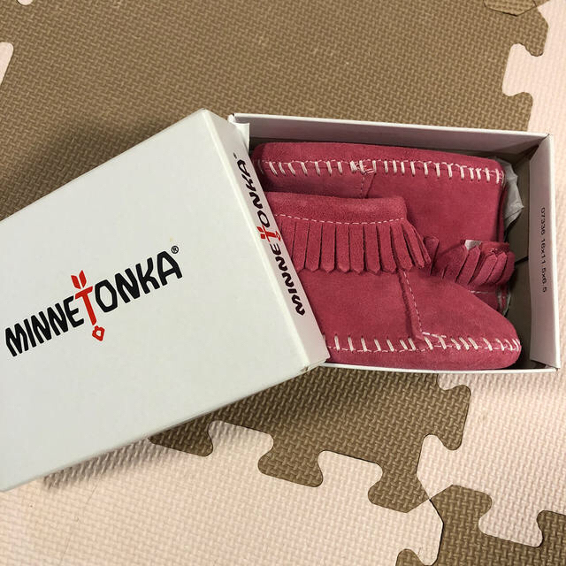 Minnetonka(ミネトンカ)のMINNETONKAベビーブーツ キッズ/ベビー/マタニティのベビー靴/シューズ(~14cm)(ブーツ)の商品写真