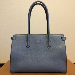 フルラ(Furla)の【美品】フルラ ピン Mトートバッグ　グレイッシュブルー(トートバッグ)