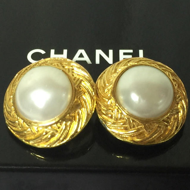 CHANEL(シャネル)のamandafurao様 シャネル ゴールド ヴィンテージ イヤリング レディースのアクセサリー(イヤリング)の商品写真