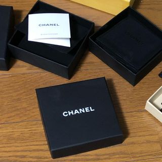 シャネル(CHANEL)のCHANEL二点　ブローチ小箱(小物入れ)