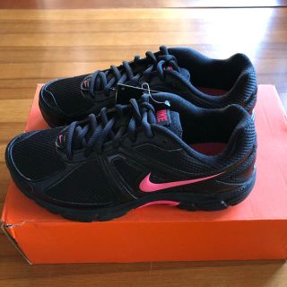 ナイキ(NIKE)のみりる様 新品タグ付き NIKE スニーカー 23.5(スニーカー)