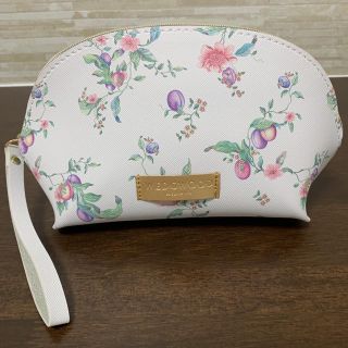 ウェッジウッド(WEDGWOOD)の☆値下げしました☆WEDGWOODウェッジウッド　化粧ポーチ　AVON 限定品(ポーチ)