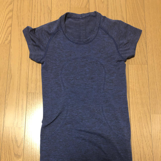 lululemon(ルルレモン)のlululemon  半袖　サイズ2 レディースのトップス(Tシャツ(半袖/袖なし))の商品写真