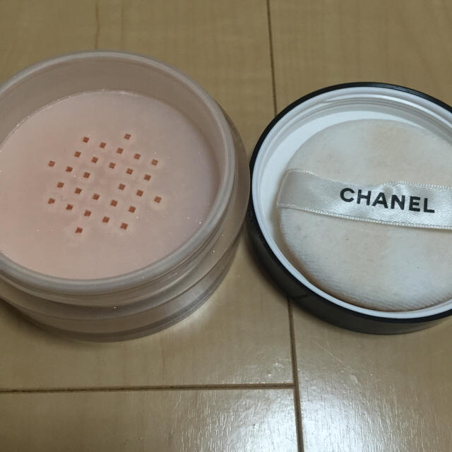 CHANEL(シャネル)のシャネル★フェイスパウダー コスメ/美容のベースメイク/化粧品(フェイスパウダー)の商品写真