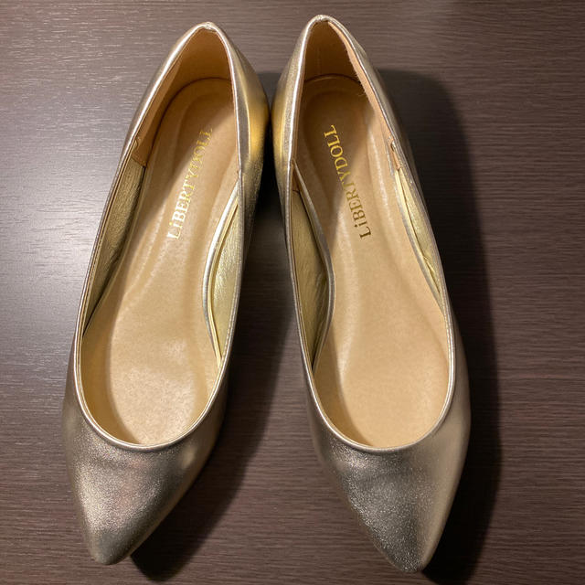ぺたんこパンプス　ゴールド　Mサイズ レディースの靴/シューズ(ハイヒール/パンプス)の商品写真