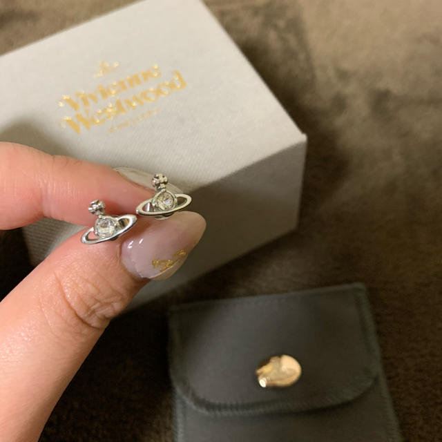 Vivienne Westwood(ヴィヴィアンウエストウッド)のVivienne Westwood シルバー ピアス 箱付き レディースのアクセサリー(ピアス)の商品写真