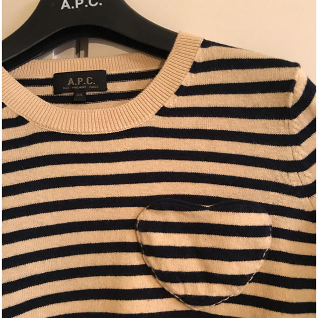 A.P.C(アーペーセー)の♡ハート胸ポケット ボーダーニット レディースのトップス(ニット/セーター)の商品写真