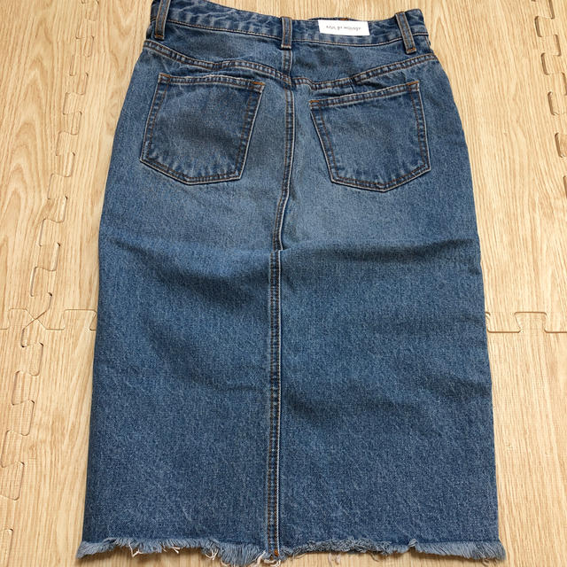 AZUL by moussy(アズールバイマウジー)のAZUL by moussy スリット入り ミディ丈 デニム スカート　新品 レディースのスカート(ロングスカート)の商品写真