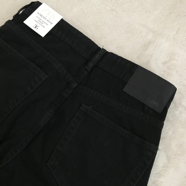 ZARA(ザラ)のzara マムフィットデニムパンツ　ブラック　36 レディースのパンツ(デニム/ジーンズ)の商品写真