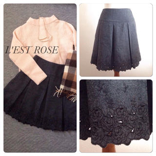 レストローズ(L'EST ROSE)の刺繍スカート(ひざ丈スカート)