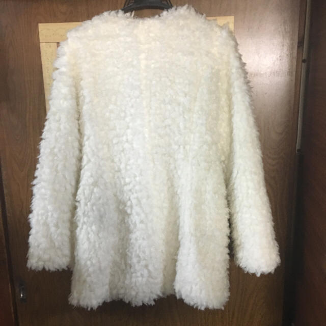 rienda(リエンダ)のrienda ノーカラープードルコート　白　ホワイト レディースのジャケット/アウター(毛皮/ファーコート)の商品写真