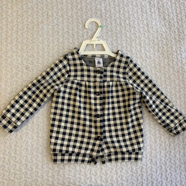 PETIT BATEAU(プチバトー)のプチバトー　チェック　カーディガン　ブルゾン　80 キッズ/ベビー/マタニティのベビー服(~85cm)(カーディガン/ボレロ)の商品写真