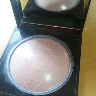 ローラメルシエ(laura mercier)の早いもの勝ち値下げローラメルシエ★マットラディアンス★ハイライト(フェイスパウダー)