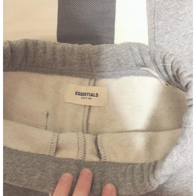 FEAR OF GOD(フィアオブゴッド)の断捨離中さん専用　fog essentials スエットパンツ グレー メンズのパンツ(その他)の商品写真