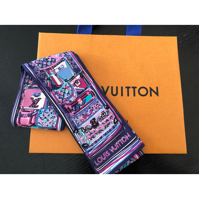 LOUIS VUITTON - 専用 ルイヴィトン スカーフ 美品 限定色の通販 by Ayano☻'s shop｜ルイヴィトンならラクマ