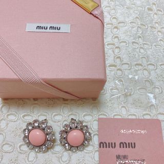 ミュウミュウ(miumiu)の♡様専用 miumiu 付属品完備 美品 カラーストーンとスワロのイヤリング(イヤリング)