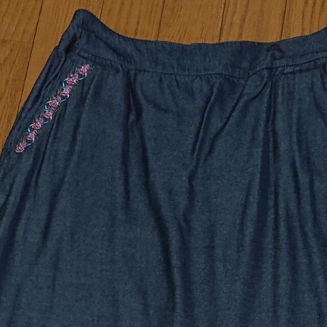 ROBERTA DI CAMERINO(ロベルタディカメリーノ)の膝丈セミタイトスカート レディースのスカート(ひざ丈スカート)の商品写真