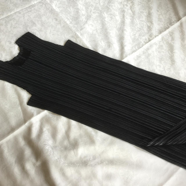 PLEATS PLEASE ISSEY MIYAKE(プリーツプリーズイッセイミヤケ)のプリーツプリーズ　黒のチュニック　美品 レディースのトップス(チュニック)の商品写真