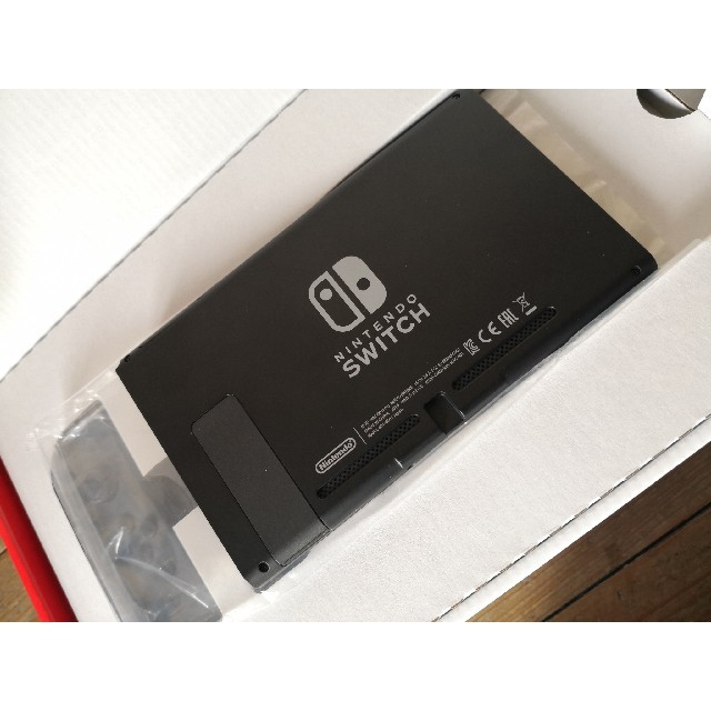 Nintendo Switch(ニンテンドースイッチ)のSwitch新型グレー極美品　店舗印あり エンタメ/ホビーのゲームソフト/ゲーム機本体(家庭用ゲーム機本体)の商品写真