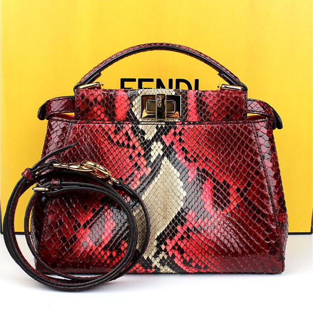 FENDI(フェンディ)のFENDI フェンディ ミニピーカブー バッグ パイソン 赤 レッド レディースのバッグ(ショルダーバッグ)の商品写真