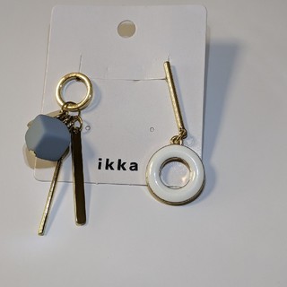 イッカ(ikka)のピアス　ikka ワイエス　両耳　フリーサイズ(ピアス)