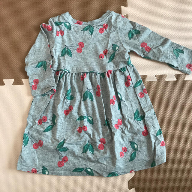 babyGAP(ベビーギャップ)のbaby GAP さくらんぼ柄ワンピース キッズ/ベビー/マタニティのキッズ服女の子用(90cm~)(ワンピース)の商品写真