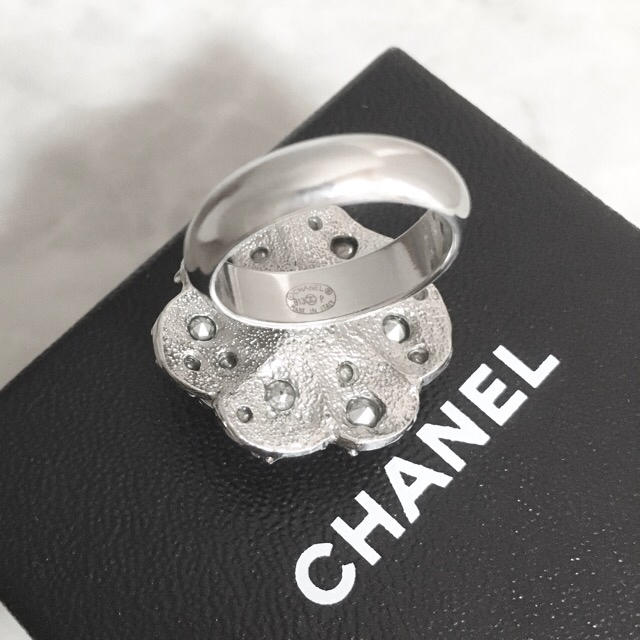 CHANEL - 正規品 シャネル 指輪 カメリア 花 ラインストーン 銀 ココマーク リング の通販 by ☆ハーベスト☆｜シャネルならラクマ