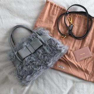 ミュウミュウ(miumiu)の週末SALE miumiu ファーバッグ(ハンドバッグ)