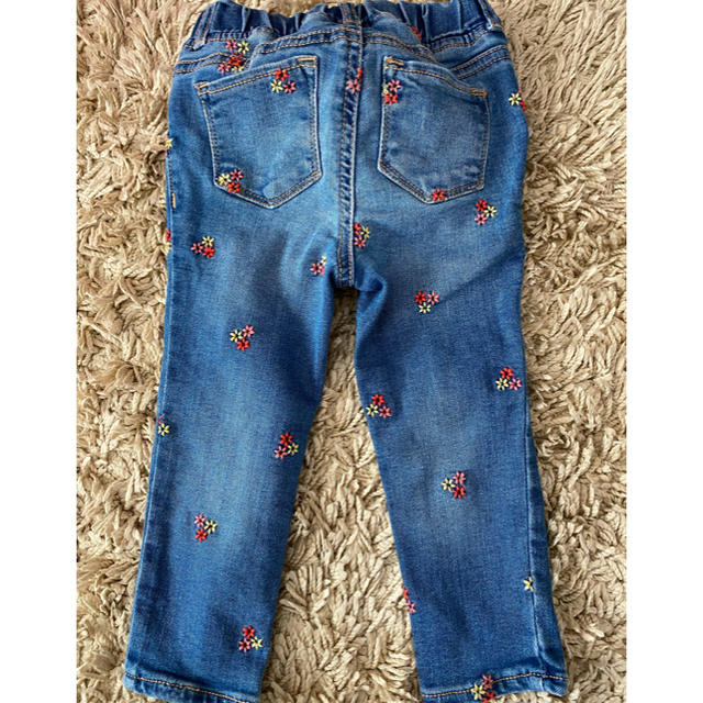 babyGAP(ベビーギャップ)のBabyGap 小花柄denim キッズ/ベビー/マタニティのキッズ服女の子用(90cm~)(その他)の商品写真