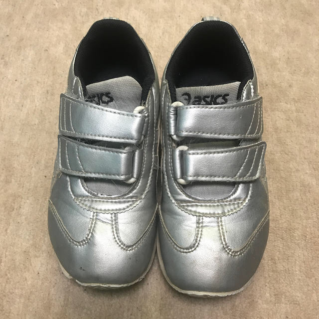 asics(アシックス)のアシックス　スニーカー19cm シルバー キッズ/ベビー/マタニティのキッズ靴/シューズ(15cm~)(スニーカー)の商品写真