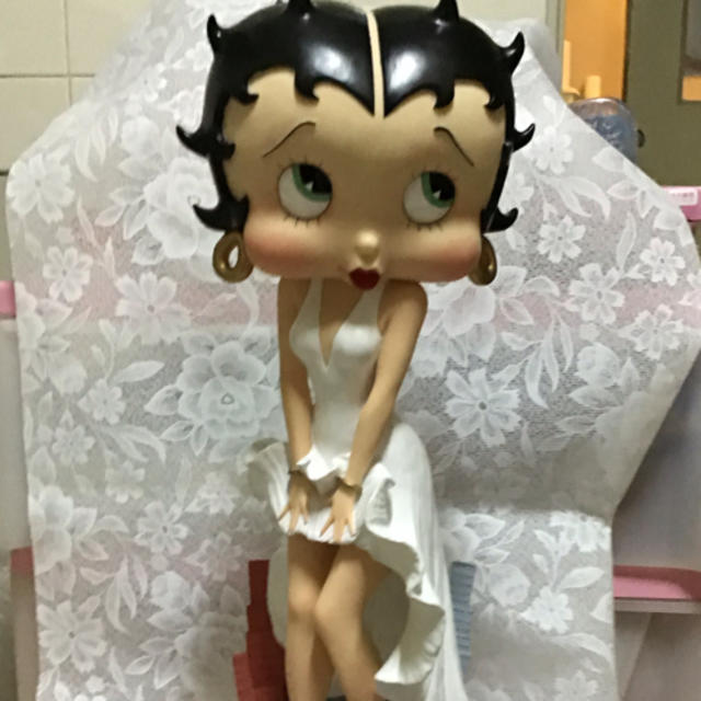 Betty Boop. フイギュア　　ホワイトドレス 1