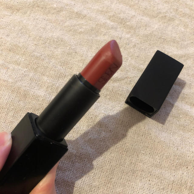 NARS オーデイシャスリップスティック　9497 コスメ/美容のベースメイク/化粧品(口紅)の商品写真