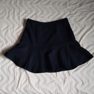 ユニクロ(UNIQLO)の黒 ペプラムスカート(ミニスカート)