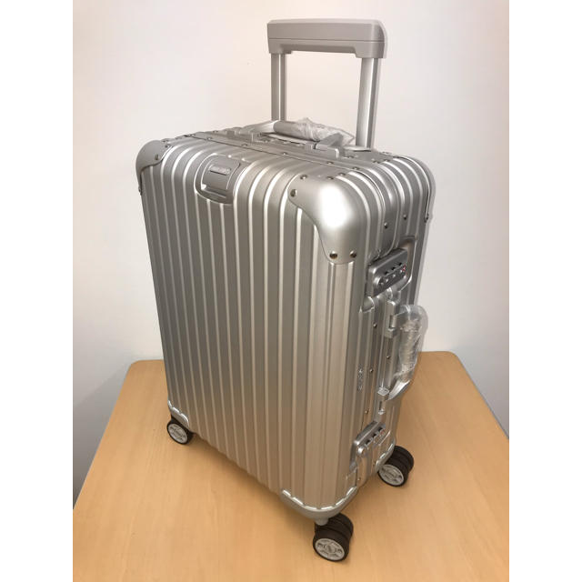 RIMOWA(リモワ)の★ 新品★返品可 RIMOWA TOPAS トパーズ 4輪 ３3L 機内持込可 メンズのバッグ(トラベルバッグ/スーツケース)の商品写真