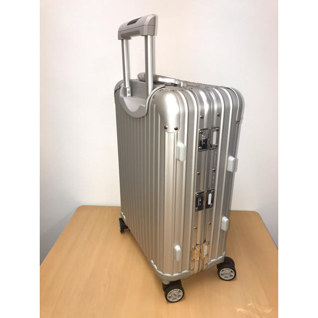 RIMOWA(リモワ)の★ 新品★返品可 RIMOWA TOPAS トパーズ 4輪 ３3L 機内持込可 メンズのバッグ(トラベルバッグ/スーツケース)の商品写真