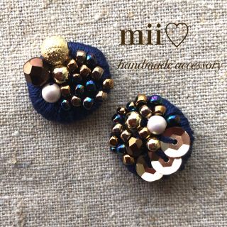 ビーズ刺繍ピアス／イヤリング(ピアス)