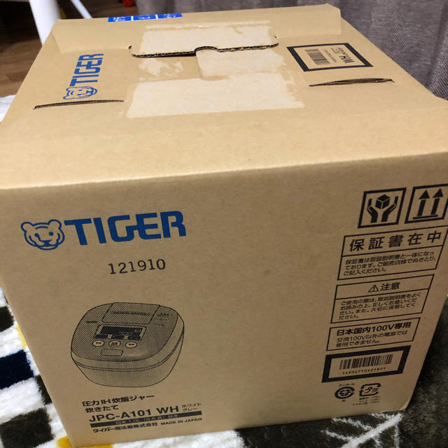 TIGER(タイガー)のタイガー 炊飯器 5.5合 圧力IH ホワイトグレー JPC-A101-WH スマホ/家電/カメラの調理家電(炊飯器)の商品写真