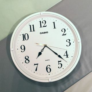 カシオ(CASIO)の【超美品】時計★壁掛け★CASIO（カシオ）スムーズ秒針 ★シンプル(掛時計/柱時計)