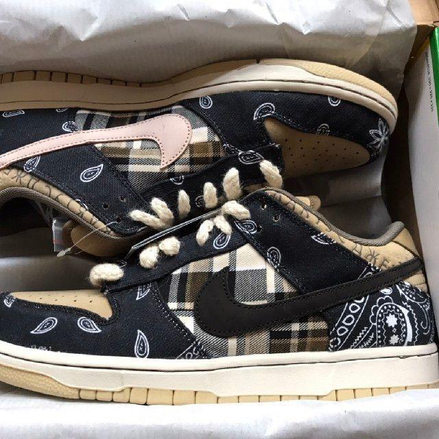 NIKE(ナイキ)のtm@プロフ必読様専用 TRAVIS SCOTT NIKE SB DUNK メンズの靴/シューズ(スニーカー)の商品写真