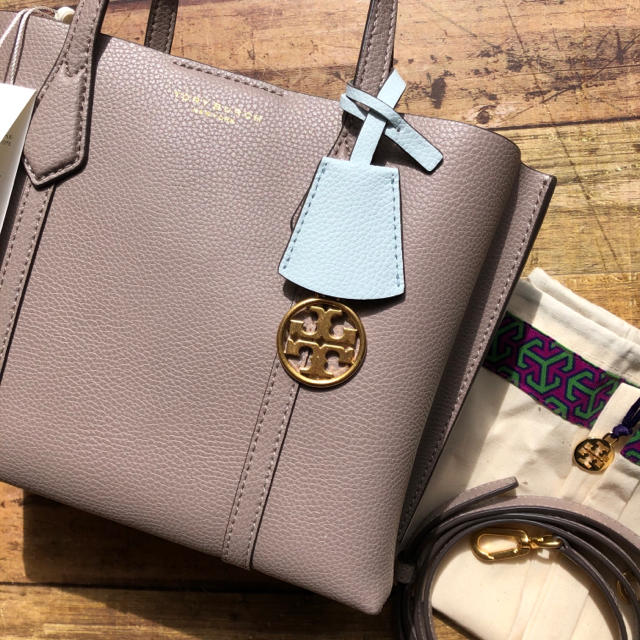 Tory Burch(トリーバーチ)の新品 トリーバーチ 2way ショルダーバッグ  グレージュ おススメ♡ レディースのバッグ(ショルダーバッグ)の商品写真