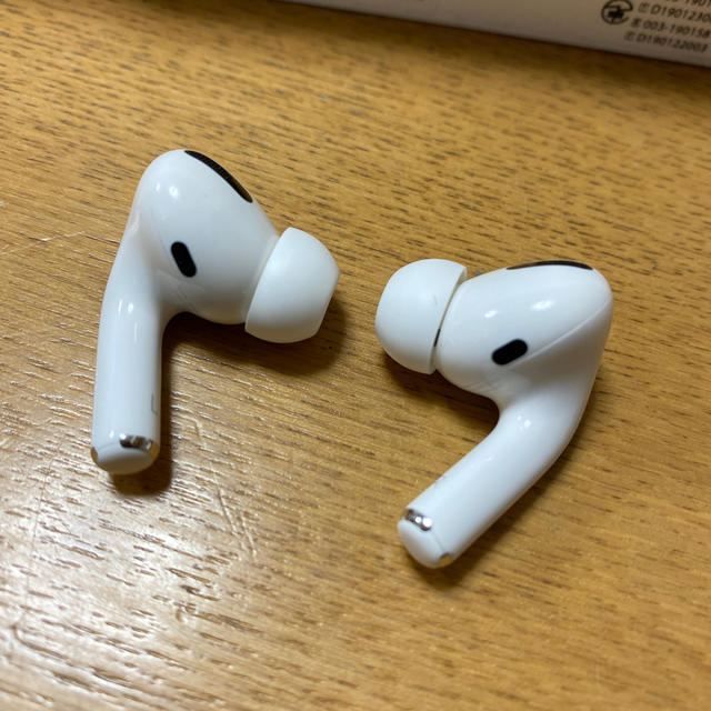 Apple(アップル)のAirPods pro 中古品 スマホ/家電/カメラのオーディオ機器(ヘッドフォン/イヤフォン)の商品写真