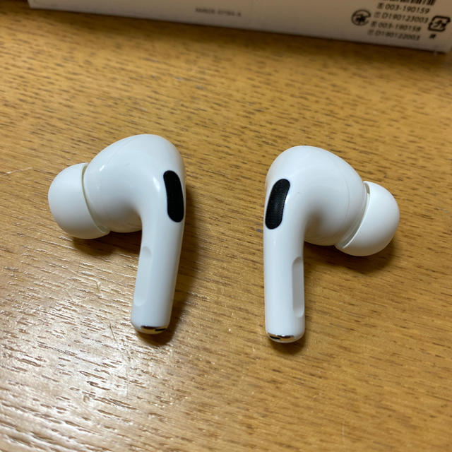 Apple(アップル)のAirPods pro 中古品 スマホ/家電/カメラのオーディオ機器(ヘッドフォン/イヤフォン)の商品写真