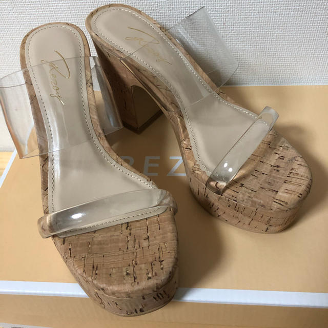 REZOY(リゾイ)の⭐️美品⭐️ クリア×コルク太ヒールサンダル レディースの靴/シューズ(サンダル)の商品写真