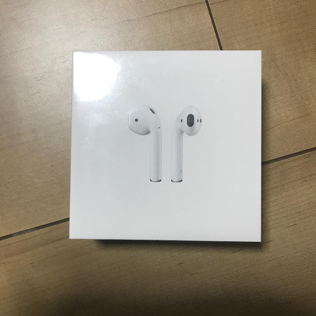 Apple(アップル)のairpods  スマホ/家電/カメラのオーディオ機器(ヘッドフォン/イヤフォン)の商品写真