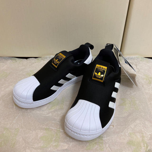 adidas 新品スリッポン