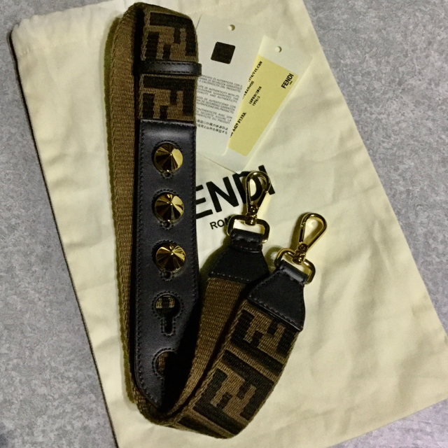 FENDI(フェンディ)のFENDI ストラップユー　 レディースのファッション小物(その他)の商品写真