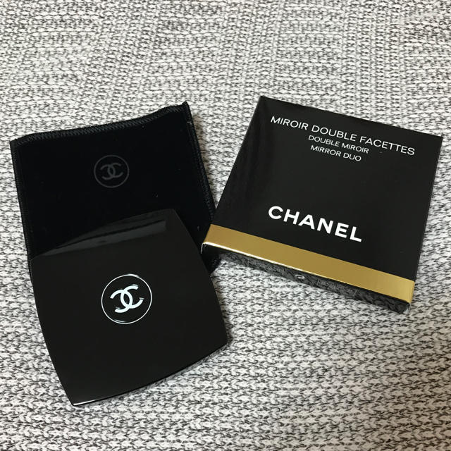 CHANEL(シャネル)の新品未使用 ★ シャネル コンパクト ミラー レディースのファッション小物(ミラー)の商品写真