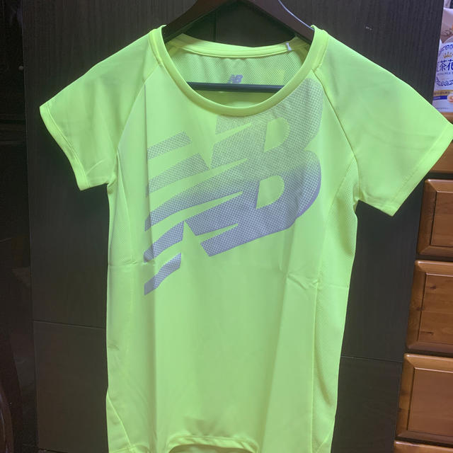 New Balance(ニューバランス)のニューバランス　イエロー　Tシャツ レディースのトップス(Tシャツ(半袖/袖なし))の商品写真