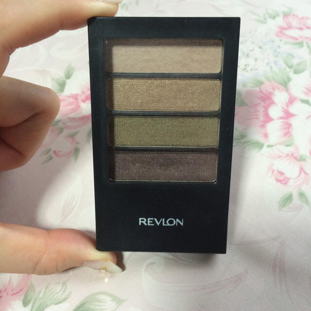 REVLON(レブロン)のREVLON♡アイシャドウ(カーキ) コスメ/美容のベースメイク/化粧品(アイシャドウ)の商品写真