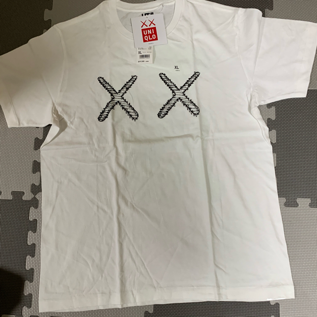 UNIQLO(ユニクロ)のXL UT UNIQULO × KAWS ユニクロ　カウズ　Tシャツ　3 メンズのトップス(Tシャツ/カットソー(半袖/袖なし))の商品写真